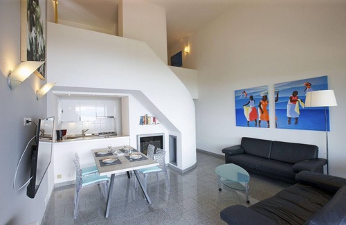 Susello Apartment | Attractive 4½-room apartment with 3 balconies, pool and dream view