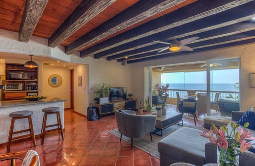 South Shore Hotel Area Condo | Attractive beachfront condo in the most beautiful beach of Puerto Vallarta