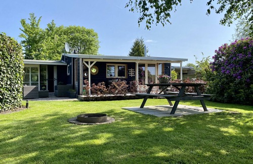 Lemmer House | Attractive Beach Bungalow 34 on the IJsselmeer