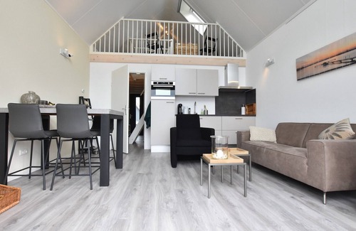 Langelille Cabin | Attractive beach lodge for 4 people