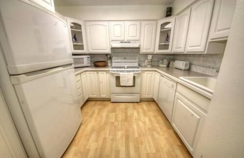Sherwood - Tualatin South House | Attractive & Comfortable Upscale Condo Close to Everything