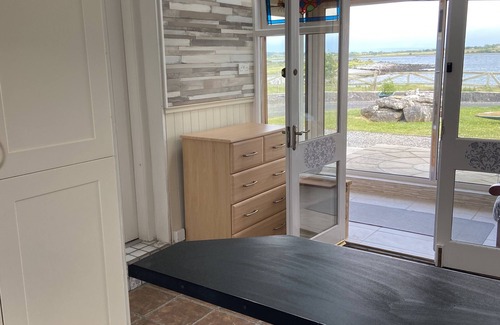 Galway Apartment | Attractive cosy panoramic ocean view on Galway Bay