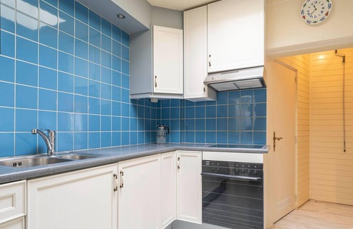 Spier House | Attractive holiday home in Spier with garden