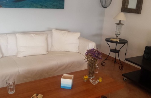 Lavreotiki House | Attractive house on the seafront