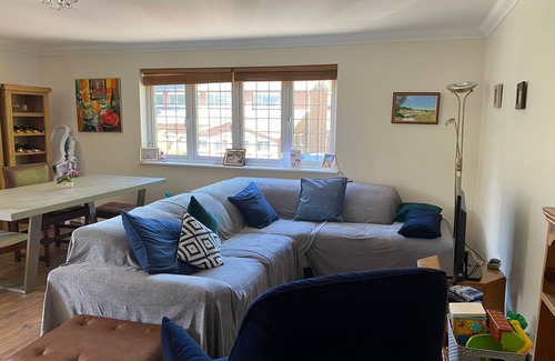 West Byfleet Apartment | Attractive Large 2 bed apartment - great location