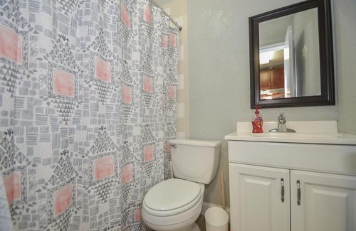 Spring Branch West Apartment | Attractive Suite by Memorial City Mall, W Houston