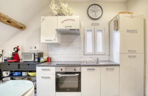 Louvres Apartment | Atypical Apartment CDG Paris Parc Expo Asterix