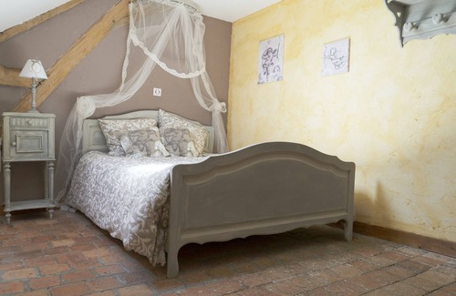 Brinay Other | Atypical cottage "the family is in the wheat".