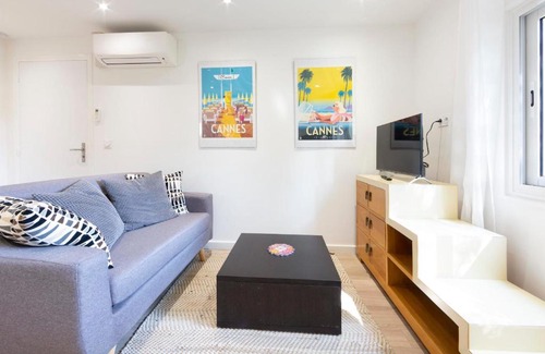 California - Pezou Apartment | Atypical tiny house of 40m2 looking over a garden in the center of Cannes