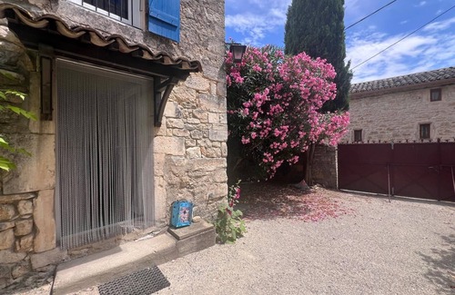 Issirac House | Atypical village house