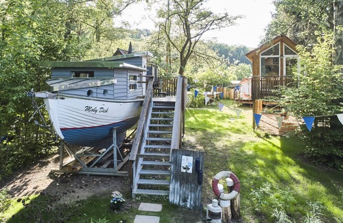 Bad Rodach Apartment | Außergewöhnliches Baumschiff mit Terrasse am Waldrand
