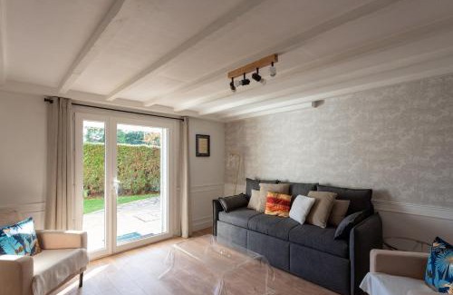 La Rochefoucauld Apartment | Au 9ème Art