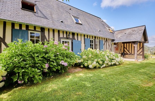 Livarot-Pays-d'Auge House | Au Cèdre Bleu - Longère avec Grand Jardin
