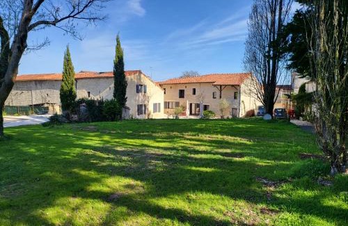 Mareuil House | Au Clos Des Dély - Chambre d Hôtes "Référence" climatisée