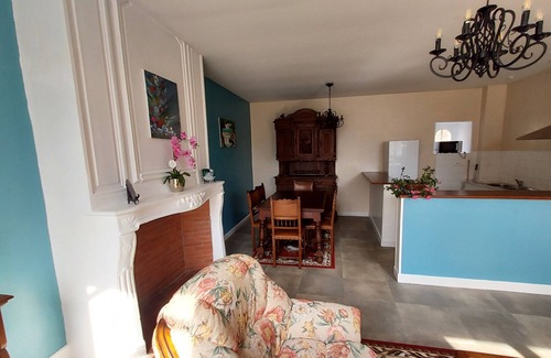 Chateaumeillant Apartment | au Coeur du Vignoble, Dans une Demeure de 1780, Appartement 4 Pièces vue Chateau
