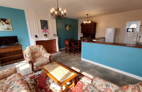 Chateaumeillant Apartment | au Coeur du Vignoble, Dans une Demeure de 1780, Appartement 4 Pièces vue Chateau