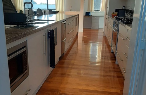 Torquay House | AU Day & February Specials! SeaChange@TheSandsnn Specials, Spacious, Superb!