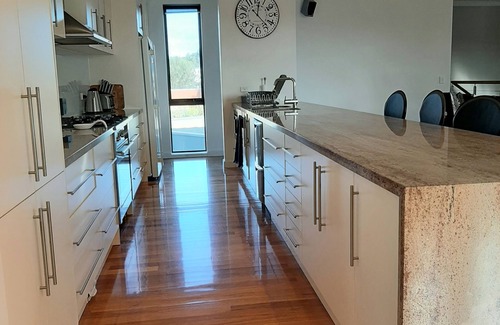 Torquay House | AU Day & February Specials! SeaChange@TheSandsnn Specials, Spacious, Superb!