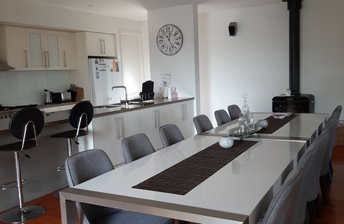 Torquay House | AU Day & February Specials! SeaChange@TheSandsnn Specials, Spacious, Superb!