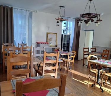 Les Aix-d'Angillon Bed & Breakfast | Au P'tit Gueul'ton