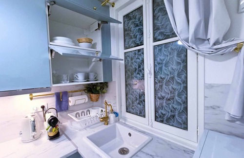 Notre-Dame Apartment | Au Petit Trianon Bleu