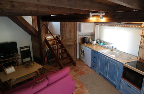 Greolieres Apartment | Au Pied du Château. Studio in the heart of the medieval village of Gréolières.