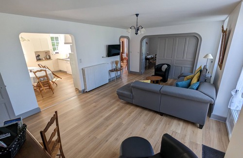 Saint-Pantaleon-de-Larche House | Au Sud-ouest de Brive Joli Gîte 8 Personnes à Deux pas de la Dordogne et du Lot