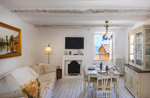 Old Town Apartment | Au vieux château, atypique vue mer