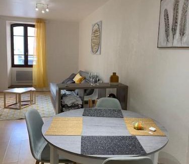 Aubenas Apartment | Aubenas : Beau studio, proche du château