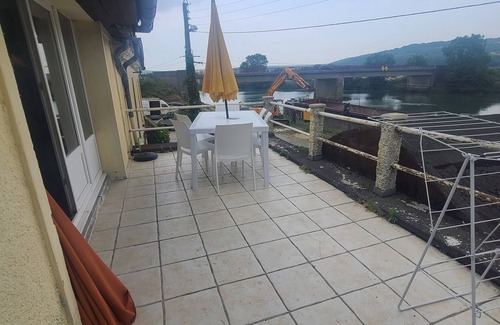 Crouttes-sur-Marne Apartment | Auberge Le Bac
