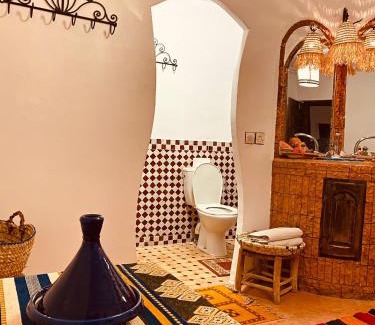 Akhendachou nAit Ouffi Hotel | Auberge Tissadrine