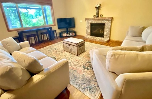 Auburn House | Auburn Home with Spectacular Lake View