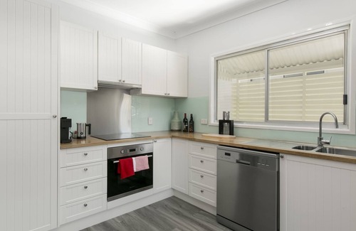 Auchenflower Apartment | Auchenflower, Tallywood Apt 2 - Pet Friendly/Family Friendly