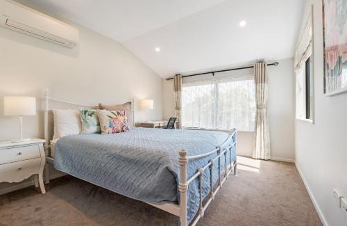 Greenlane - Ellerslie Villa | Auckland Golden Phoenix Holiday Homes