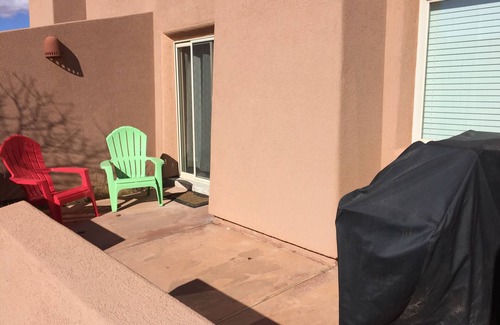 Moab South Valley Condo | Aug Discounts Moab Solano Vallejo Condo, sleeps 5, outdoor pool
