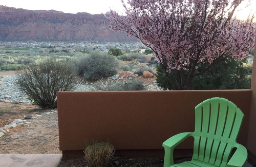 Moab South Valley Condo | Aug Discounts Moab Solano Vallejo Condo, sleeps 5, outdoor pool