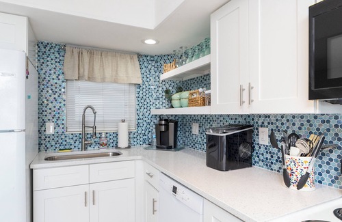 Daytona Beach Shores Condo | AUG - OCT SALE! Stunning Oceanfront King Ste 2Bd2BA Pool NoDrive BEACH ShoreClub