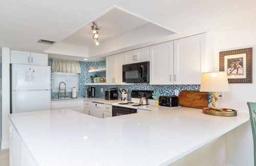 Daytona Beach Shores Condo | AUG - OCT SALE! Stunning Oceanfront King Ste 2Bd2BA Pool NoDrive BEACH ShoreClub