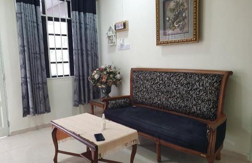 Kampung Geliga Besar House | AUNI & AUJI HOMESTAY KEMAMAN