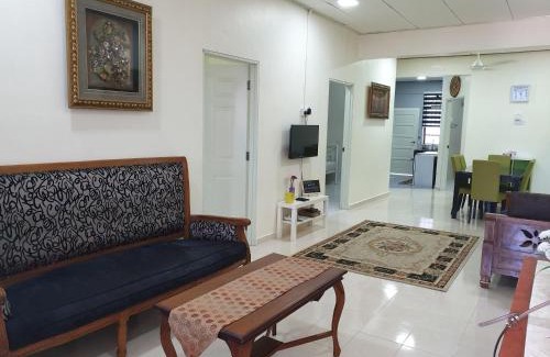 Kampung Geliga Besar House | AUNI & AUJI HOMESTAY KEMAMAN