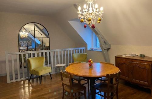 Pontmain Apartment | Auprès de mon arbre