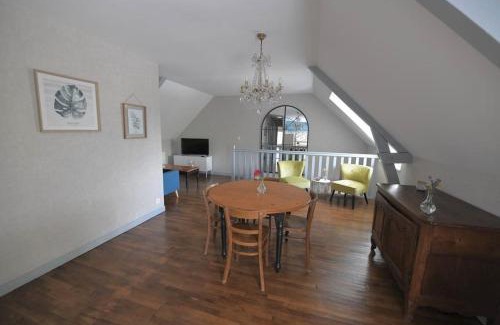 Pontmain Apartment | Auprès de mon arbre