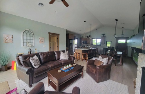 Holcombe House | Aurora is a 3-bedroom house in Holcombe. A year-round playground for all!