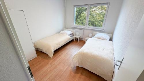 Stadtbezirk West Apartment | Ausgestattete Wohnungen für Monteur-Teams mit kostenlosem Parkplatz, WIFI, TV, Waschmaschine, Küche, Balkon, Restaurants und Supermarkt