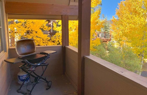 Four O'Clock House | Aussie Elegance at Slopeside