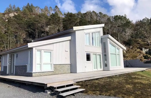 Austevoll House | Austevoll Cottage With Stunning sea Views!