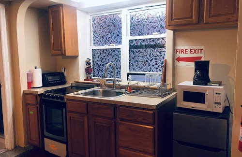 Queens Apartment | Austin Cove near subway, all shops, restaurants!