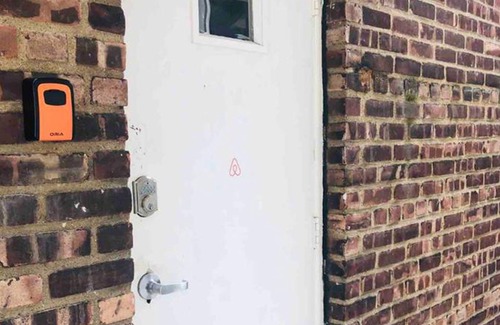 Queens Apartment | Austin Cove near subway, all shops, restaurants!