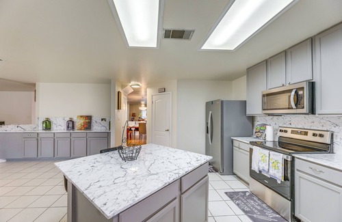 Hillcrest House | Austin Home w/Deck - 9 Mi to Zilker Park!