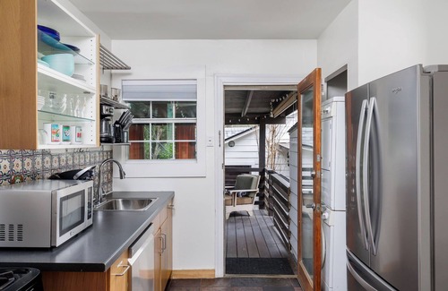 Austin House | Austin Oasis | Hot Tub, Guest House & Walk to Bars